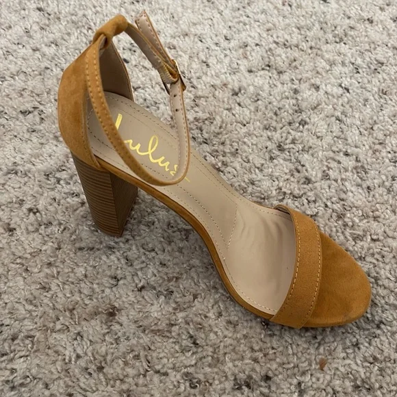 Lulu’s Heels size 7 - Picture 5 of 6